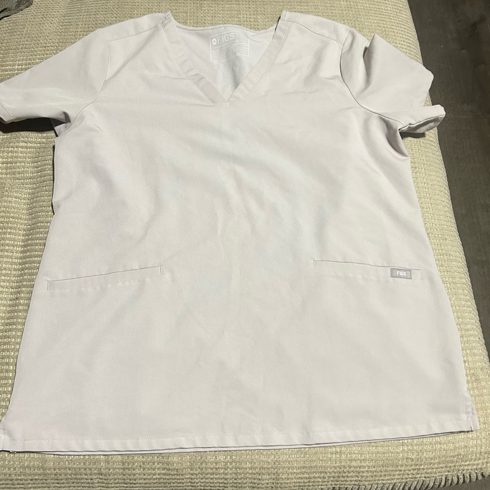 Figs Womens V-Neck Short Sleeve Scrub Top in Light Gray